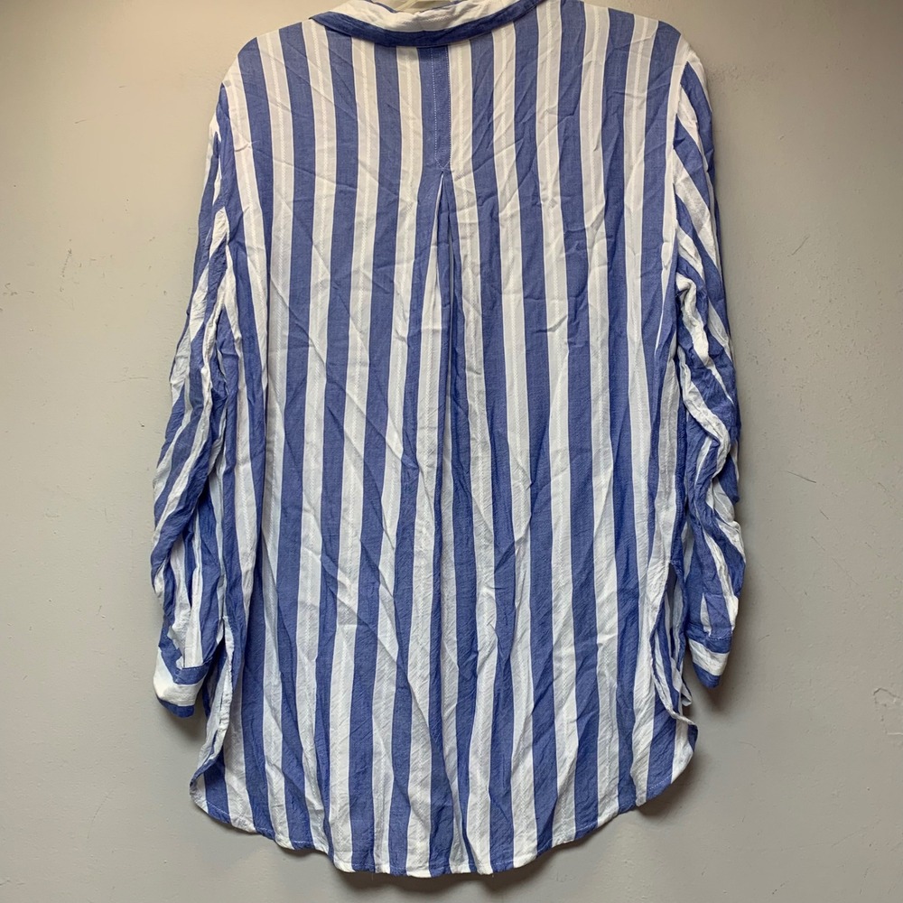 Grand & Greene Button Down Women Large Blue White Excellent Striped Rayon Top - Picture 6 of 7